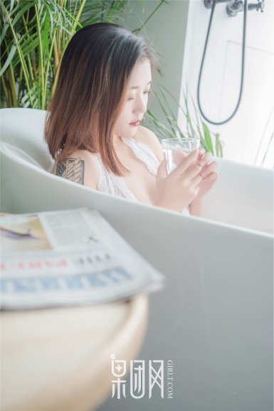 【半岛online(中国)】国奥功臣疯狂庆祝 吴曦闭嘴手势吕文君跪谢(图4) 半岛online(中国)